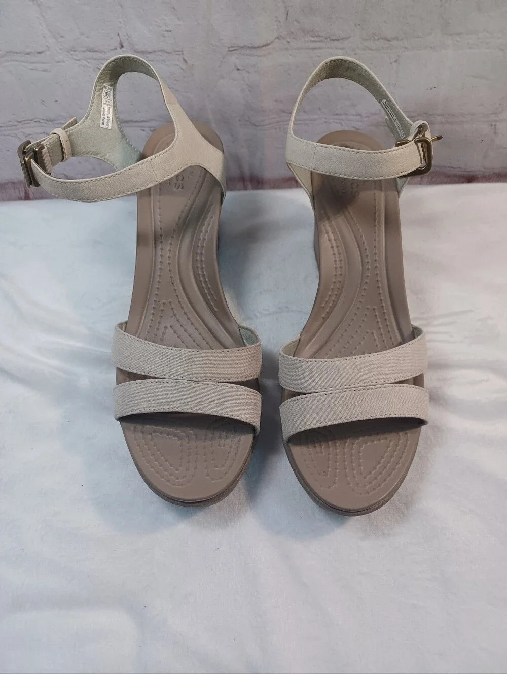 crocs leigh beige ankle strap wedge sandals women’s size 10
